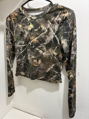 Women's Long Sleeve Camo Crop Top - Oak Leaf Forest Print
